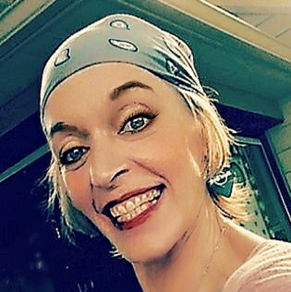 Meet your Posher, Stacey - Picture 2 of 3